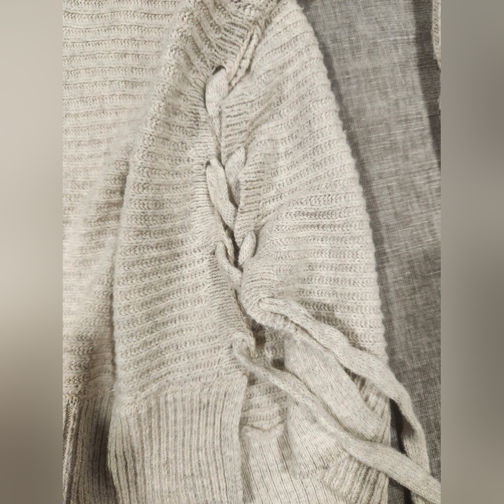 Sweater - Picture 4 of 4